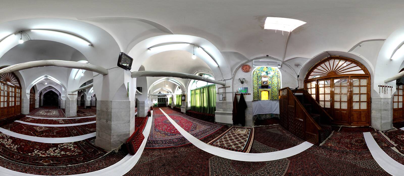 مسجد و مدرسه چهل ستون زنجان: زمردی در قلب بازار