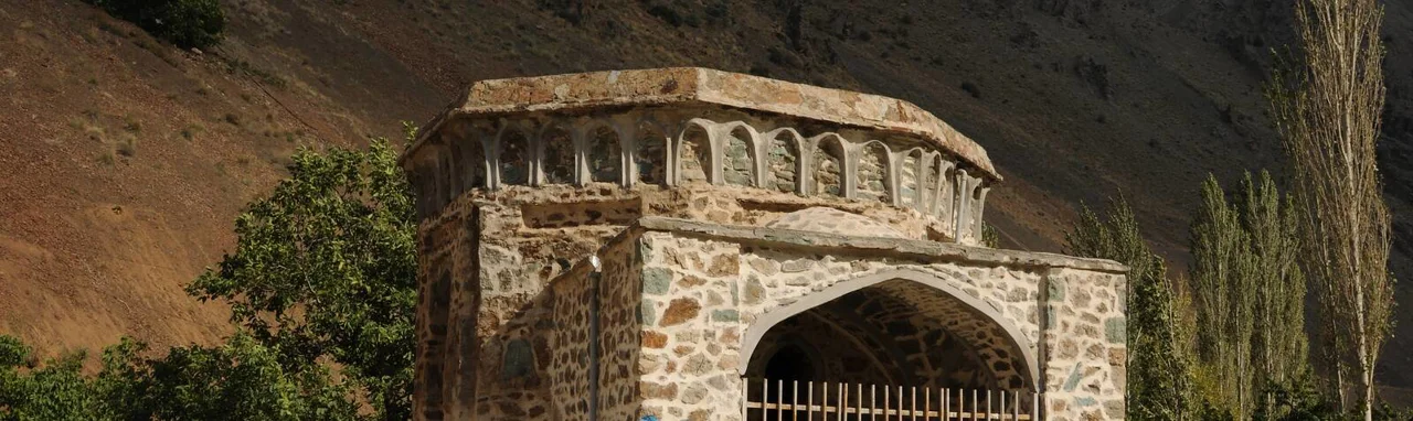 برج آرامگاهی میدانک؛ برج تهمینه در جاده چالوس