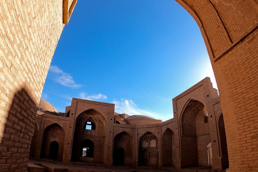 مدرسه علمیه علیا فردوس: نبض تپنده تاریخ شهر