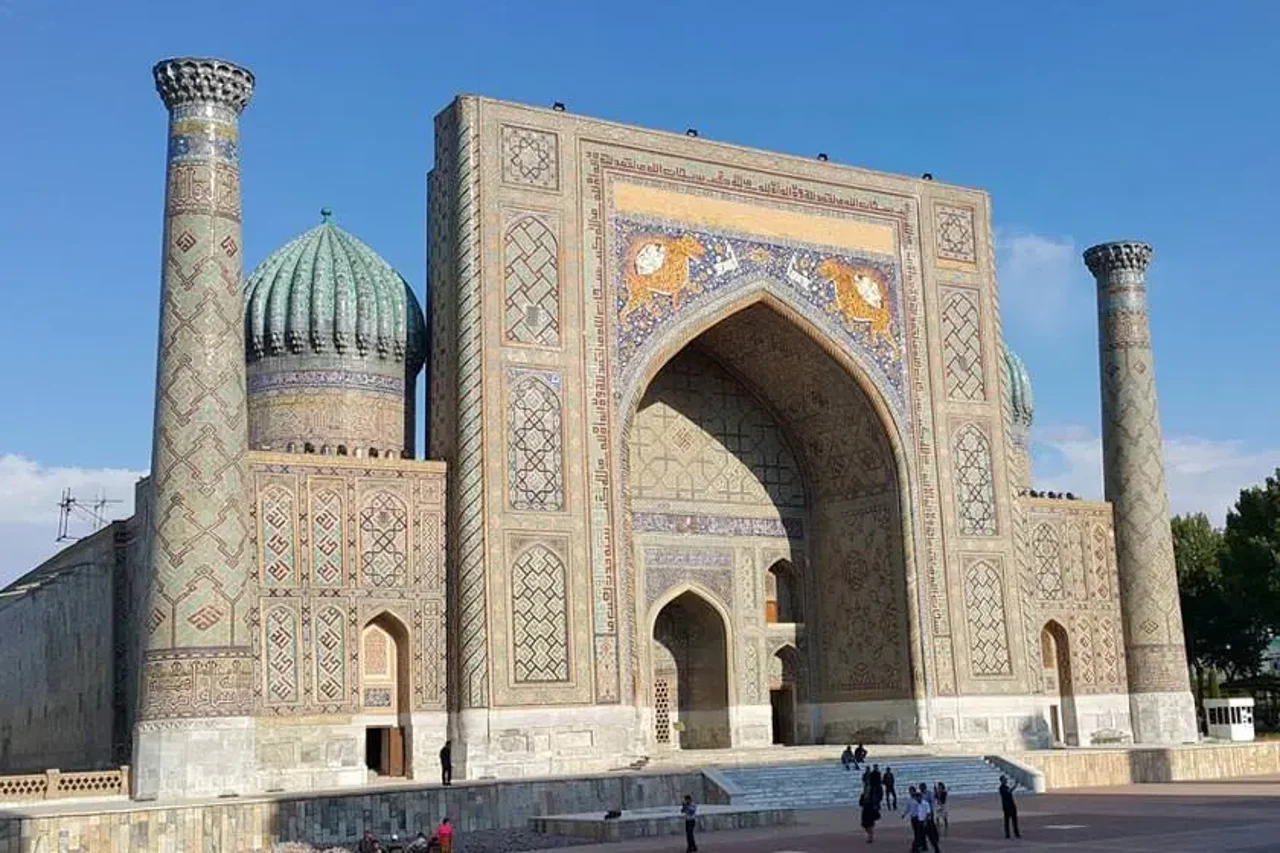 مدرسه شیردار سمرقند؛ شاهکار معماری میدان ریگستان با نقش شیر و خورشید