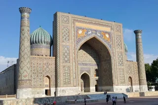 مدرسه شیردار سمرقند؛ شاهکار معماری میدان ریگستان با نقش شیر و خورشید