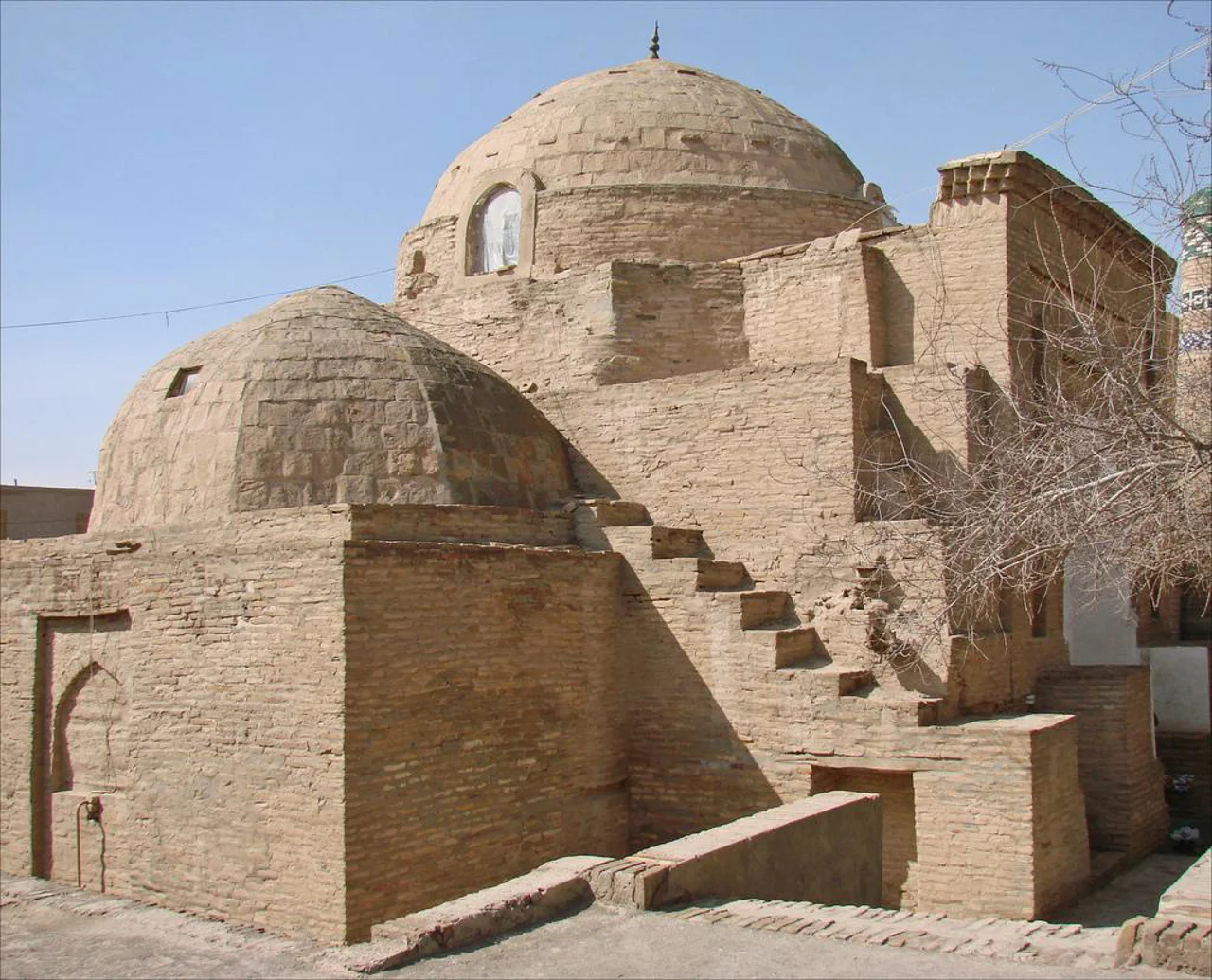 مقبره سید علاءالدین خیوه؛ یکی از کهن‌ترین بناهای تاریخی ایچان قلعه