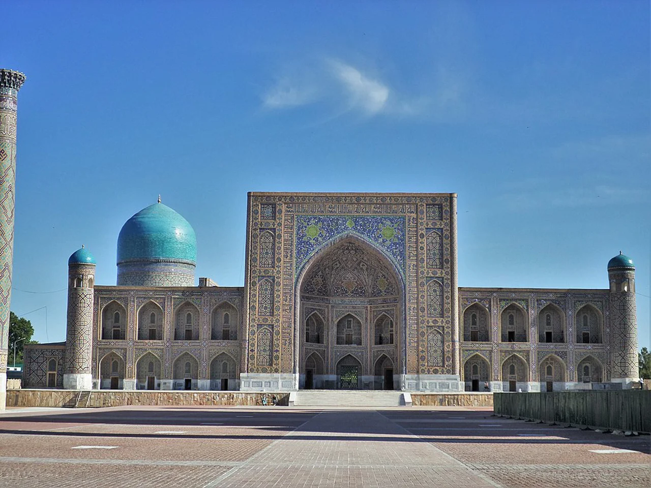 مدرسه طلاکاری سمرقند؛ مسجد زراندود میدان ریگستان