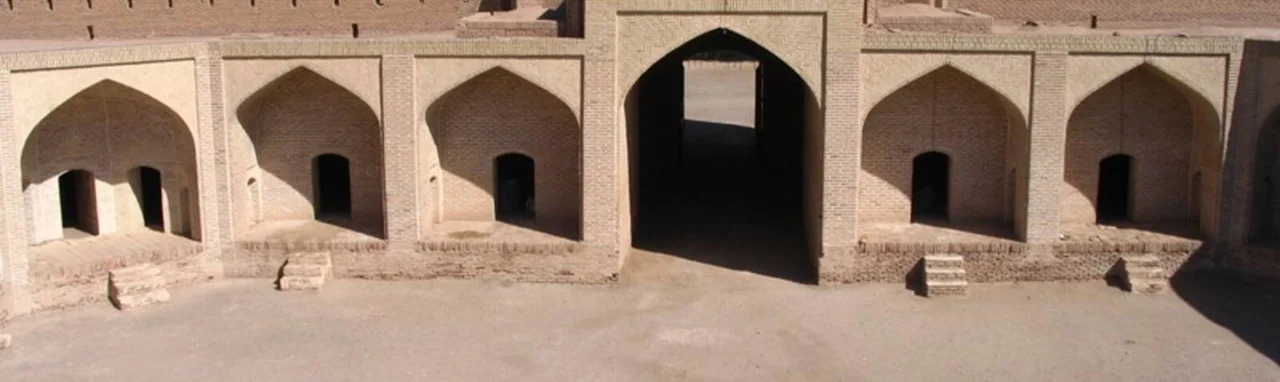 کاروانسرای مرنجاب؛ دژ تاریخی جاده ابریشم در قلب کویر