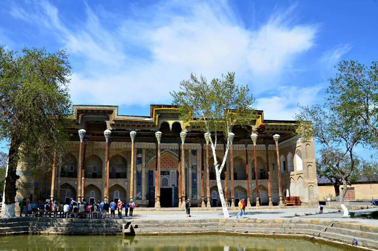 مسجد بالاحوض بخارا؛ شاهکار معماری چوبی در برابر ارگ بخارا